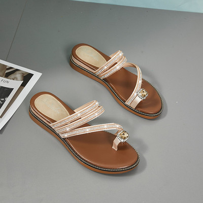 Aktuālās sieviešu čības ar akmeņiem