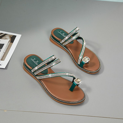 Aktuālās sieviešu čības ar akmeņiem