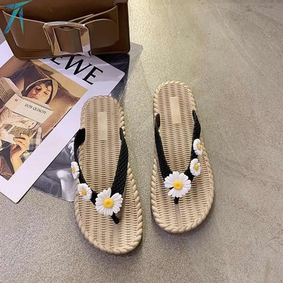 Papuci moderni de dama cu talpa plata si decor margarete