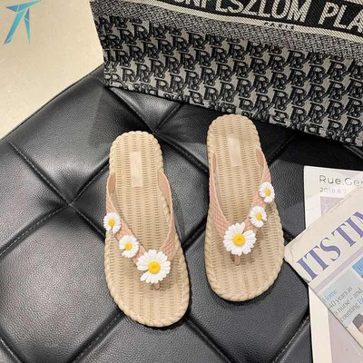 Papuci moderni de dama cu talpa plata si decor margarete