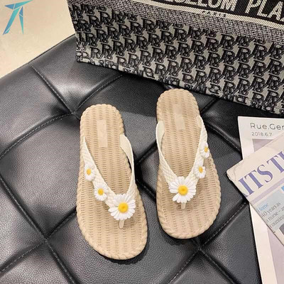 Papuci moderni de dama cu talpa plata si decor margarete