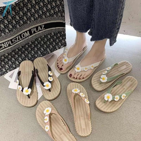 Papuci moderni de dama cu talpa plata si decor margarete