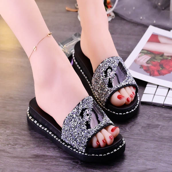 Papuci de damă cu platformă și elemente strălucitoare