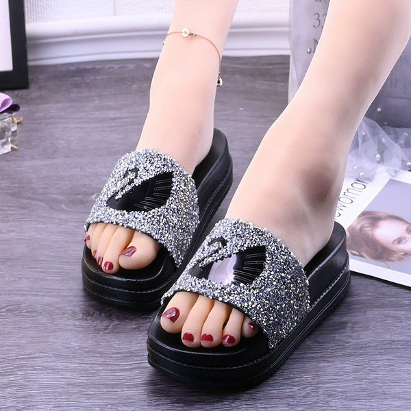 Papuci de damă cu platformă și elemente strălucitoare