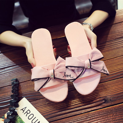 Sieviešu ikdienas čības ar lentīti un uzrakstu trīs krāsās