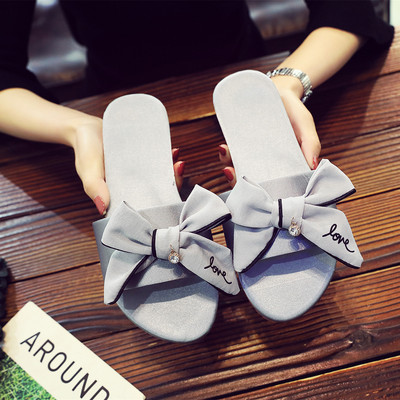 Sieviešu ikdienas čības ar lentīti un uzrakstu trīs krāsās