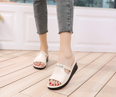 Papuci de dama din piele cu decor si platforma in mai multe culori