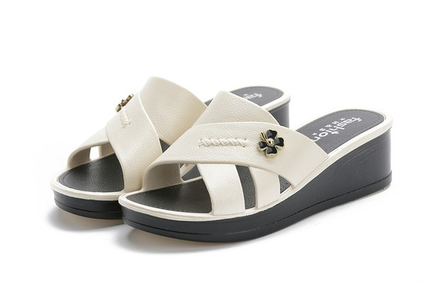 Papuci de dama din piele cu decor si platforma in mai multe culori