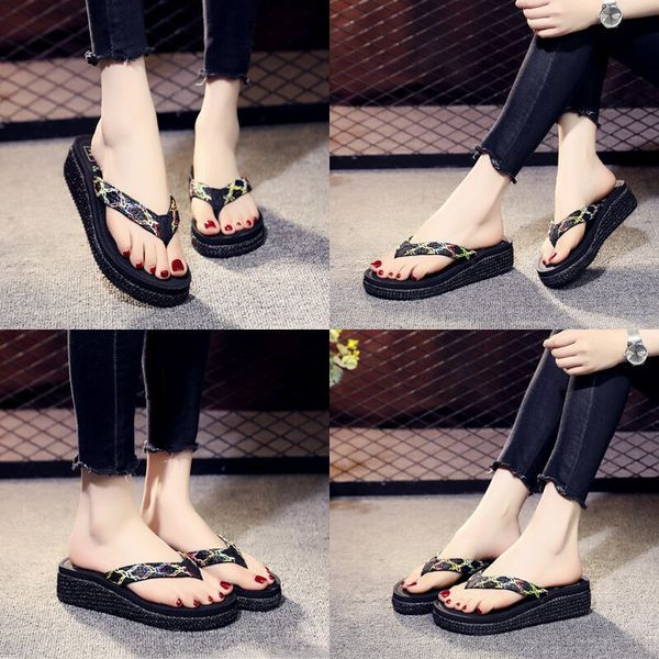 Ikdienas sieviešu čības starp pirkstiem - divi modeļi