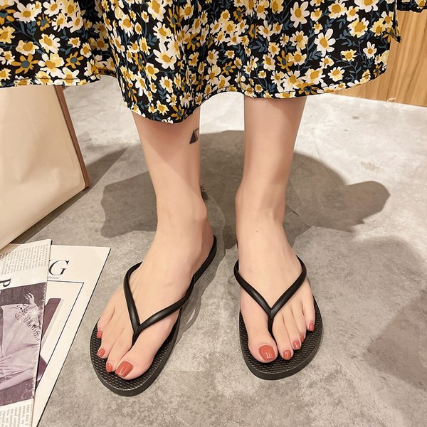 Papuci de plaja dama cu talpa plata - doua modele