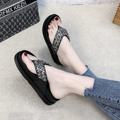 Model nou de papuci de dama cu pietre si platforma inalta de 4 cm