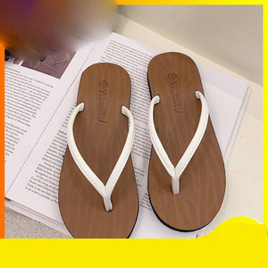 Ikdienas sieviešu čības starp pirkstiem - divi modeļi