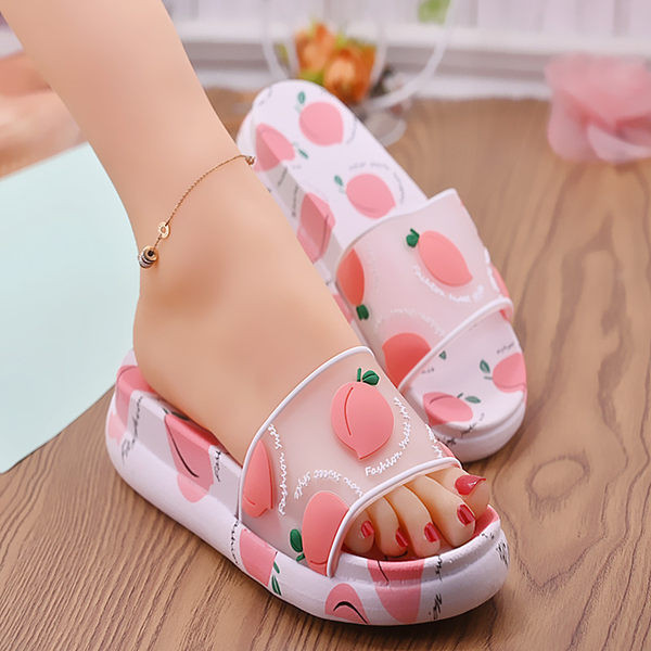 Moteriškos guminės šlepetės su aplikacijomis ir stora platforma