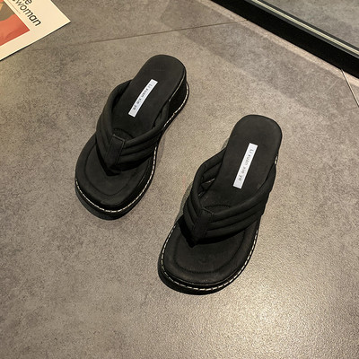 Jauns sieviešu čību modelis starp pirkstiem - vairākas krāsas