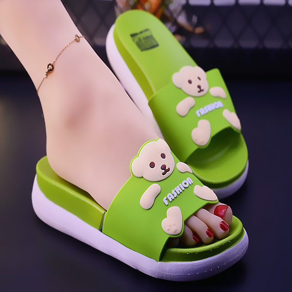 Sieviešu ikdienas čības ar aplikāciju ar uzrakstu un vairākām krāsām