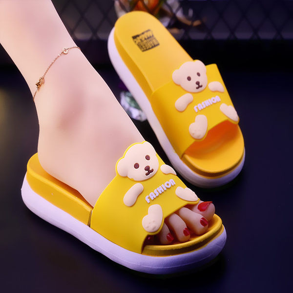 Sieviešu ikdienas čības ar aplikāciju ar uzrakstu un vairākām krāsām