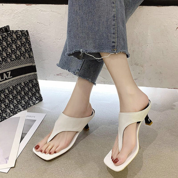 Model nou de papuci din piele ecologica cu toc jos