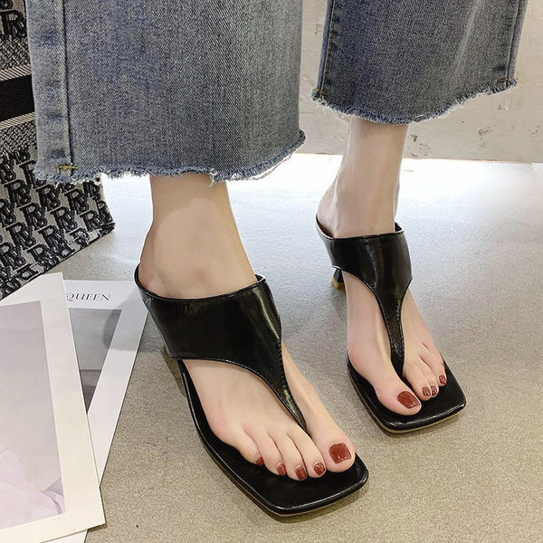 Model nou de papuci din piele ecologica cu toc jos