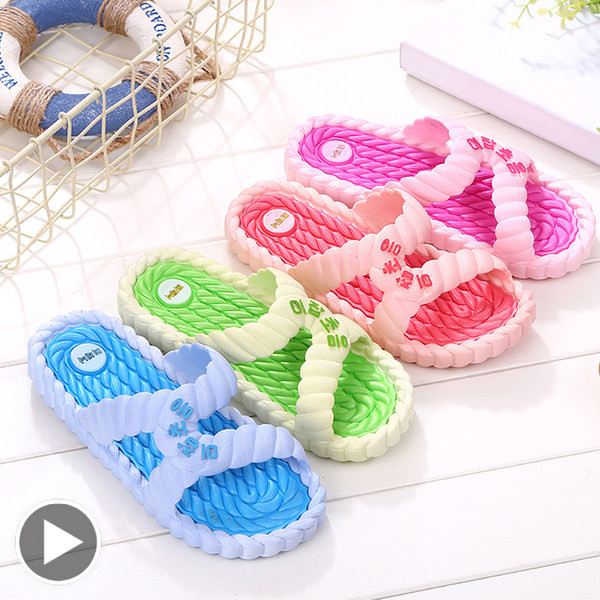 Γυναικείες παντόφλες με επίπεδη σόλα - διάφορα μοντέλα