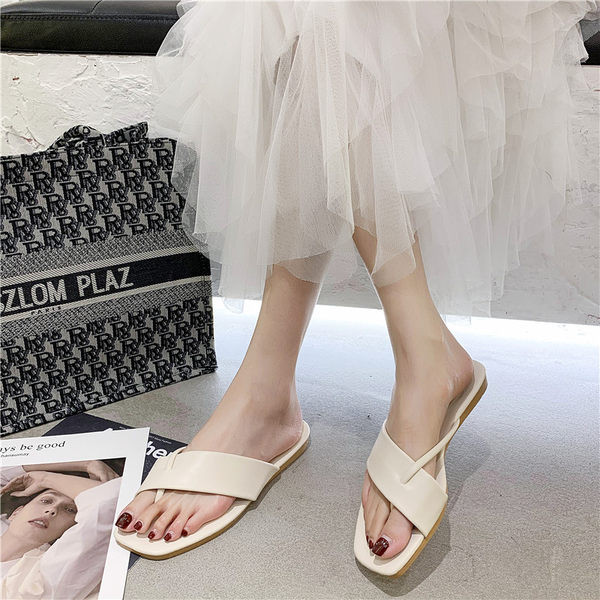 Sieviešu modernas čības no eko ādas ar plakanu zoli