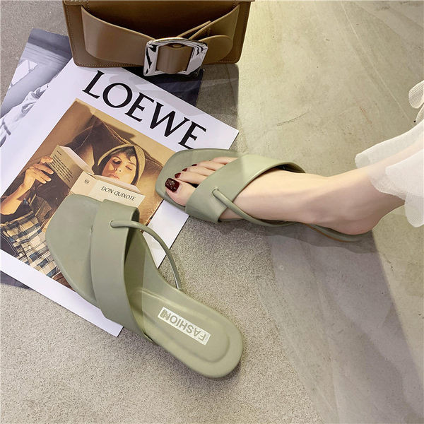 Sieviešu modernas čības no eko ādas ar plakanu zoli