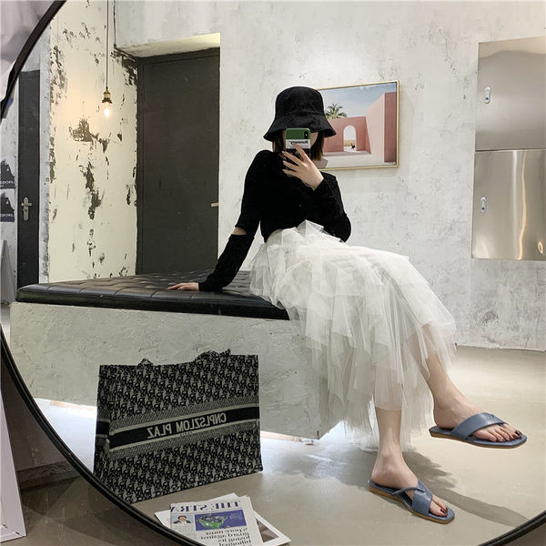 Sieviešu modernas čības no eko ādas ar plakanu zoli