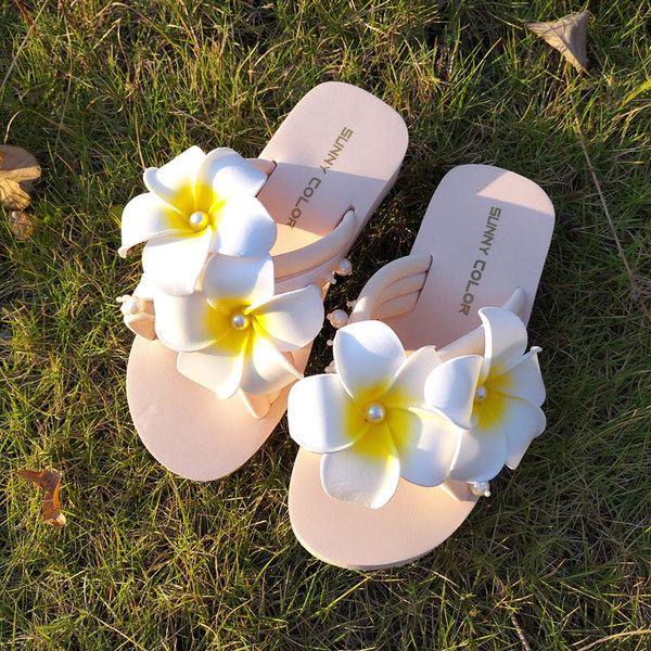 Papuci de damă cu talpă plată și flori element 3D în două culori