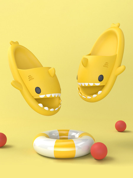 Papuci de dama potriviti pentru plaja cu aplicare 3D