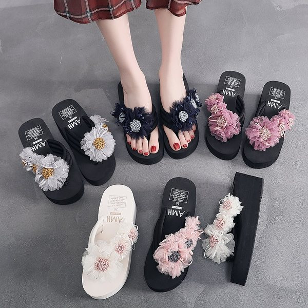 Sieviešu čības ar 3D ziediem un 6 cm platformu - divi modeļi