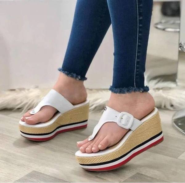 Sieviešu ikdienas čības ar augstu platformu un sprādzi