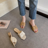 Jauns sieviešu ādas čību modelis baltā un bēšā krāsā