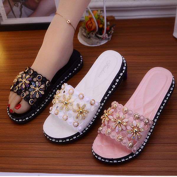 Papuci de damă din cauciuc cu decor metalic