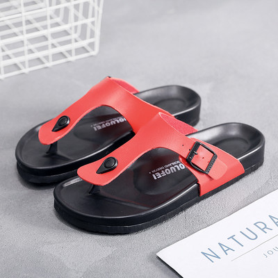 Ikdienas čības ar aplikāciju un plakanu zoli