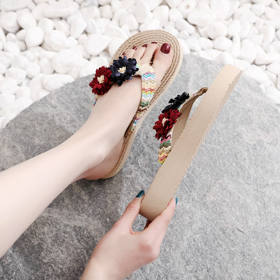 Modernas sieviešu čības ar 3D elementiem un platformu 3 vai 5 cm