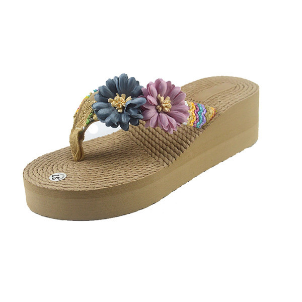 Modernas sieviešu čības ar 3D elementiem un platformu 3 vai 5 cm