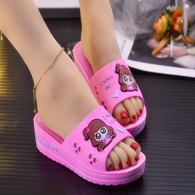 Moteriškos vasarinės šlepetės – keli modeliai