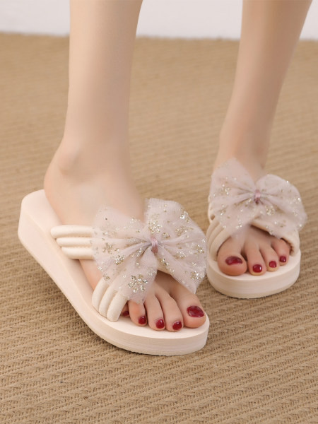 Papuci de damă cu dantelă și talpă plată