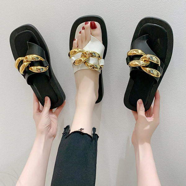 Sieviešu mākslīgās ādas čības ar metāla elementu