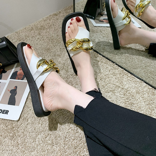 Sieviešu mākslīgās ādas čības ar metāla elementu