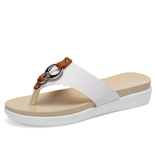 Ikdienas sieviešu čības no eko ādas un metāla elementa