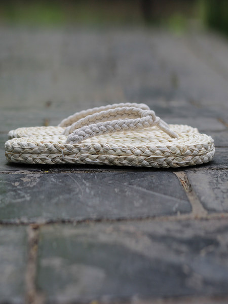 Sieviešu salmu čības ar plakanu zoli