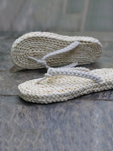 Sieviešu salmu čības ar plakanu zoli