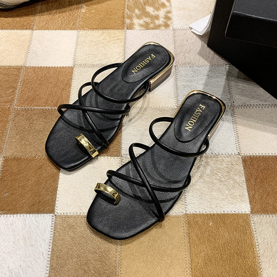 Jauns sieviešu čību modelis ar lencēm un kvadrātveida papēdi