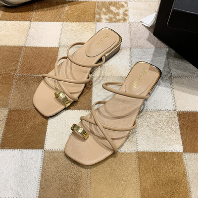 Jauns sieviešu čību modelis ar lencēm un kvadrātveida papēdi