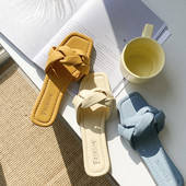 Sieviešu ikdienas čības ar plakanu zoli trīs krāsu eko ādas krāsās