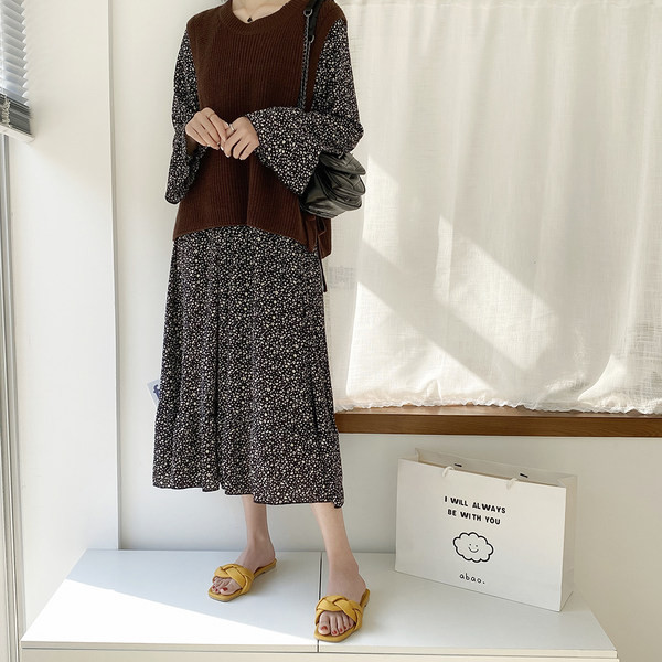 Sieviešu ikdienas čības ar plakanu zoli trīs krāsu eko ādas krāsās