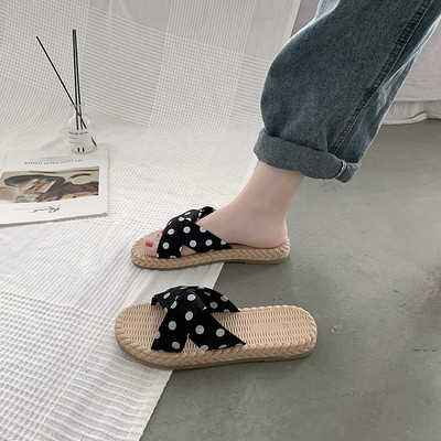 Ikdienas sieviešu čības ar punktveida zolēm - vairākas krāsas