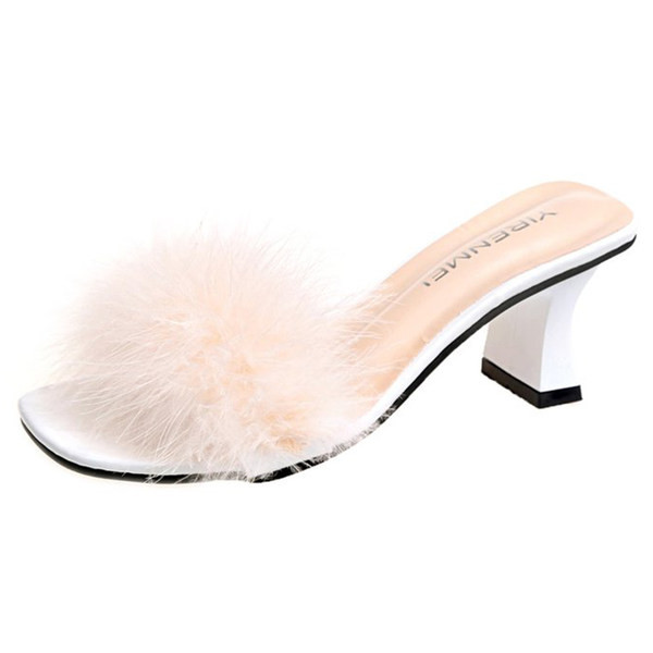 Model nou de papuci de dama cu puf si toc