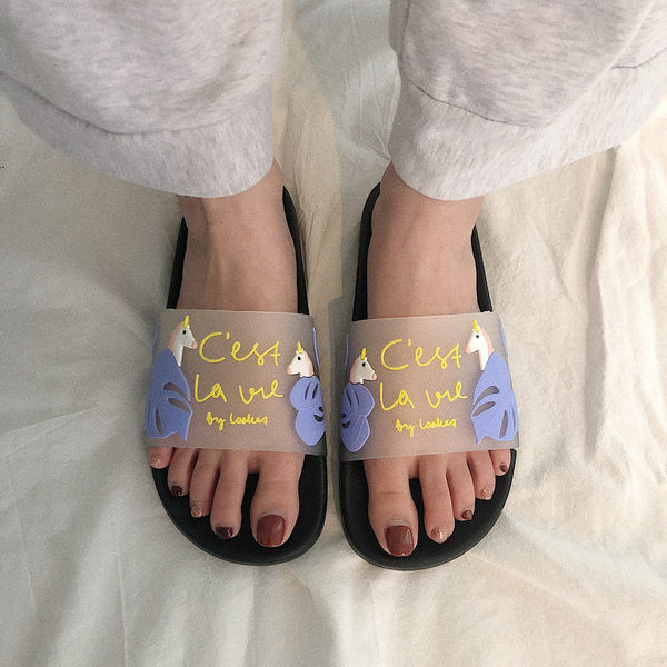 Jauns sieviešu, ikdienas čību modelis ar vienradžiem