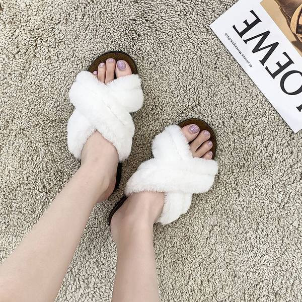 Sieviešu ikdienas čības ar dūnu un neslīdošu zoli